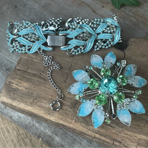 Coro Enamel & Rhinestone Brooch & Bracelet Set Pastel Blue - Picture 3 of 15